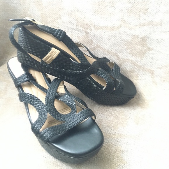 NWT Naturalizer platform sandals - Picture 1 of 3